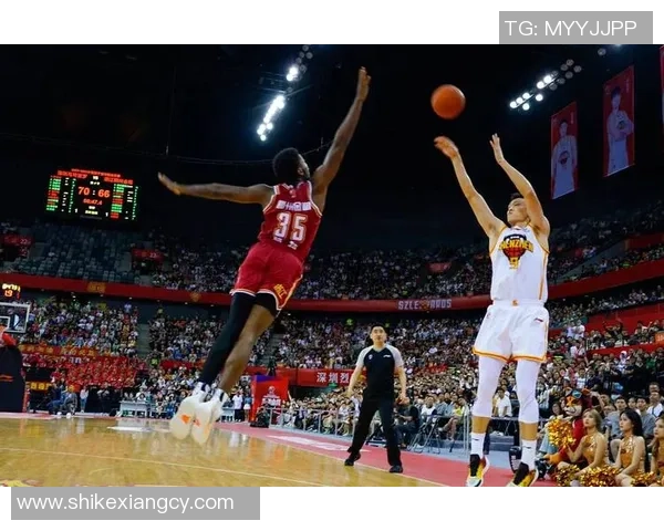 深圳篮球队的耐力训练与比赛表现深度剖析 深圳篮球队的耐力训练与比赛表现深度剖析