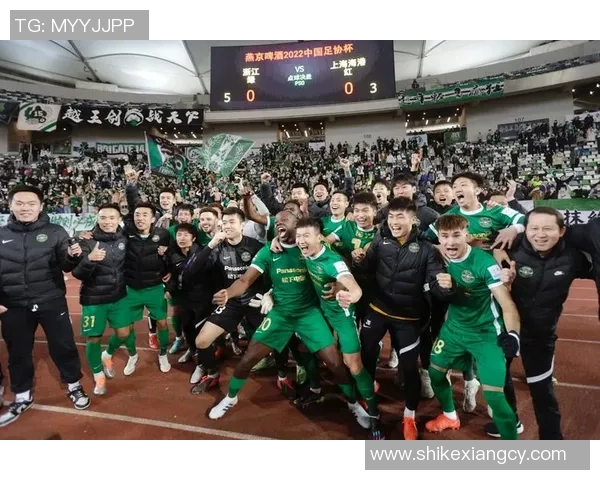 杭州足球队荣登全国足球配合排行榜第五位展现团队实力与默契 杭州足球队荣登全国足球配合排行榜第五位展现团队实力与默契